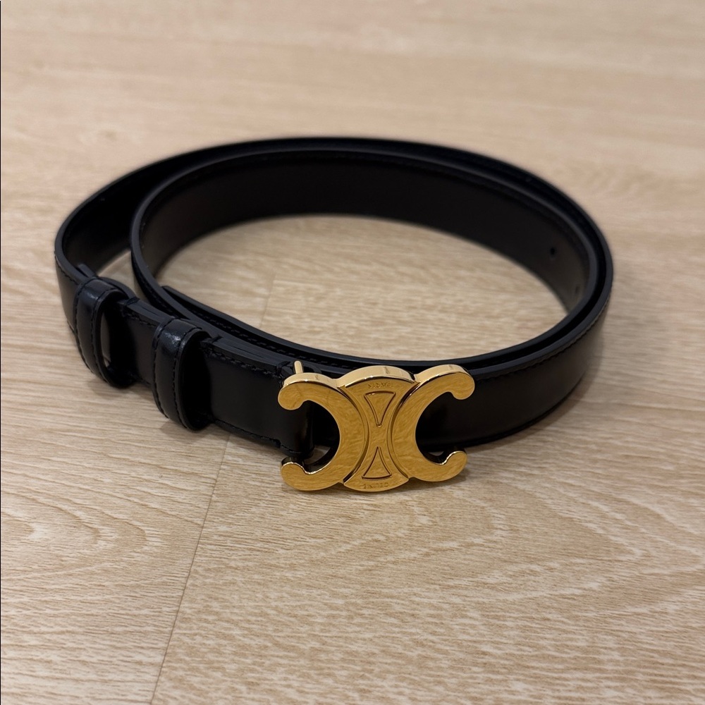 CELINE MEDIUM TRIOMPHE BELT IN TAURILLON LEATHER